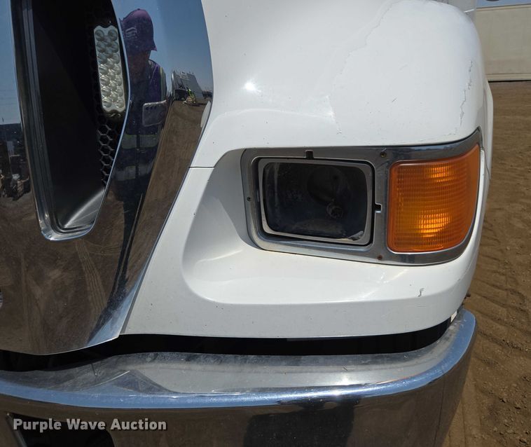 image for item FB9422 2007 Ford F750 utility / service truck