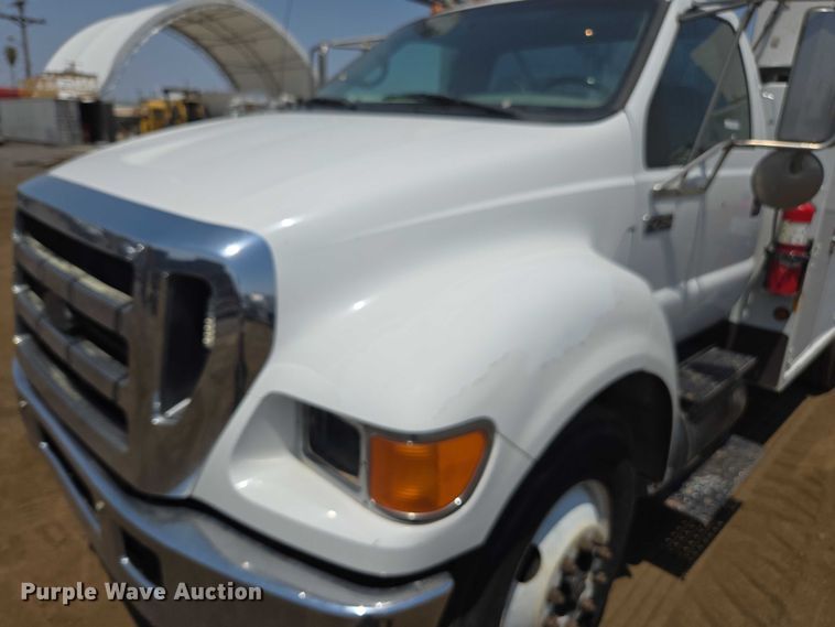 image for item FB9422 2007 Ford F750 utility / service truck