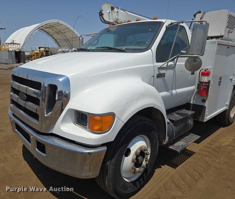 image for item FB9422 2007 Ford F750 utility / service truck