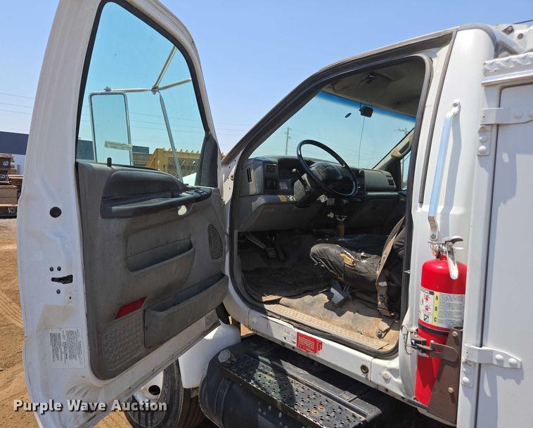 image for item FB9422 2007 Ford F750 utility / service truck