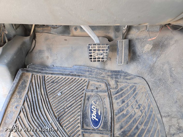 image for item FB9422 2007 Ford F750 utility / service truck