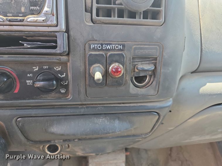 image for item FB9422 2007 Ford F750 utility / service truck