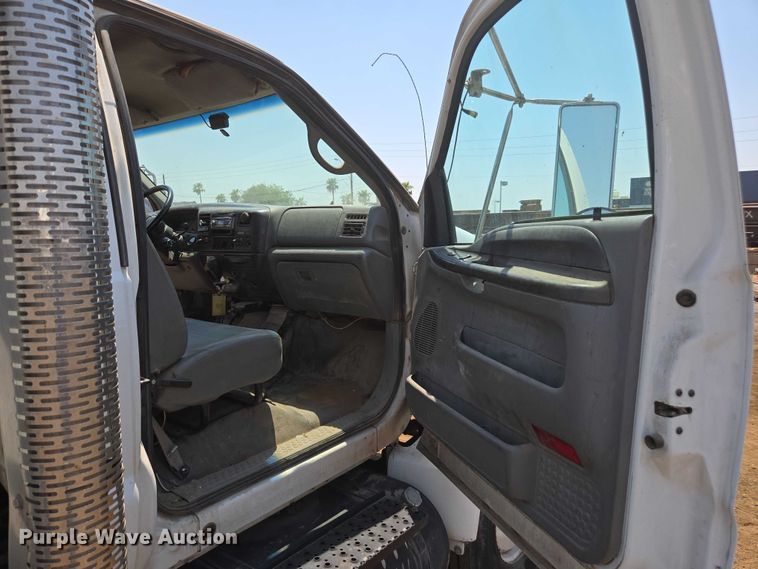image for item FB9422 2007 Ford F750 utility / service truck
