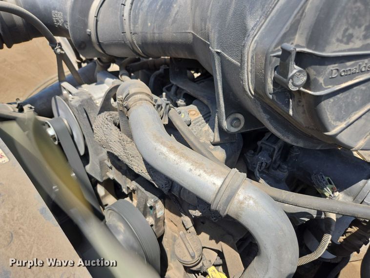 image for item FB9422 2007 Ford F750 utility / service truck