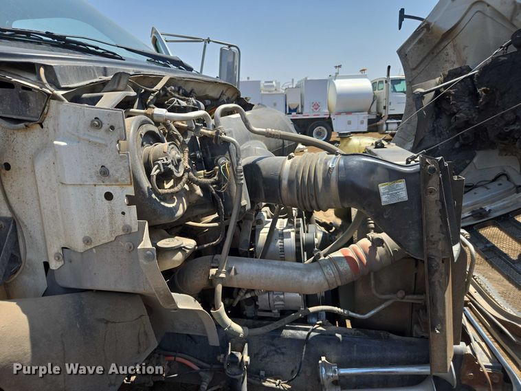 image for item FB9422 2007 Ford F750 utility / service truck