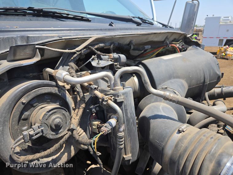 image for item FB9422 2007 Ford F750 utility / service truck