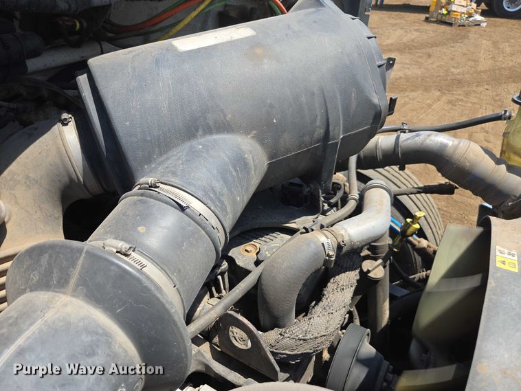 image for item FB9422 2007 Ford F750 utility / service truck