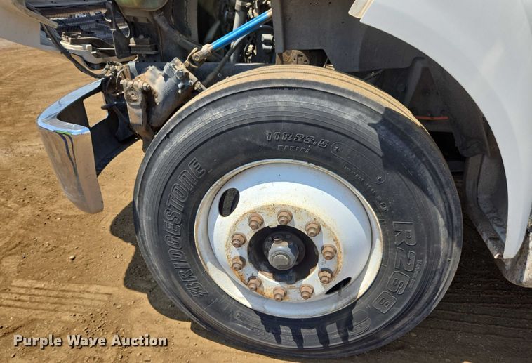 image for item FB9422 2007 Ford F750 utility / service truck