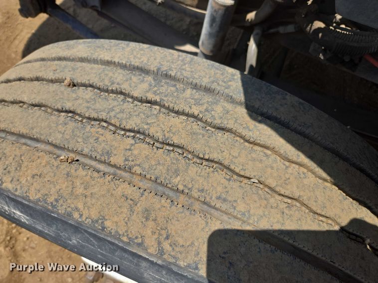 image for item FB9422 2007 Ford F750 utility / service truck