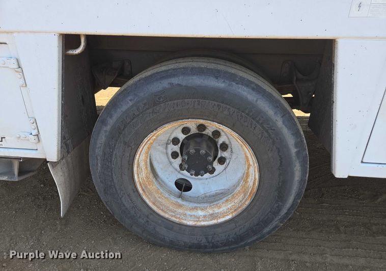 image for item FB9422 2007 Ford F750 utility / service truck