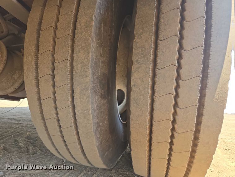 image for item FB9422 2007 Ford F750 utility / service truck