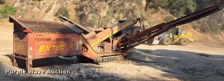 image for item FB9428 2006 Extec S3 74.9KW mobile screening plant