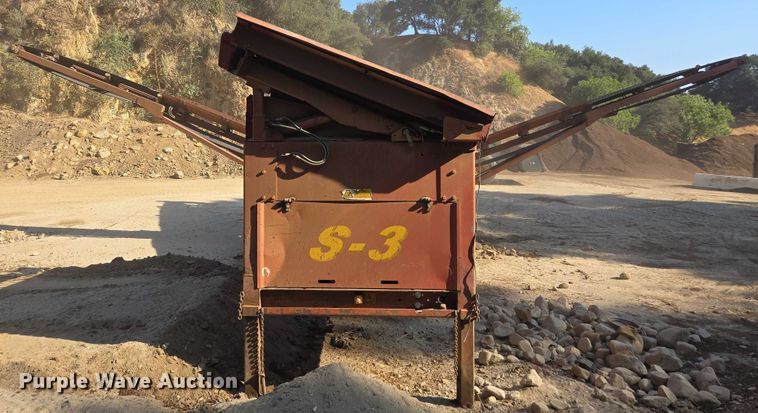 image for item FB9428 2006 Extec S3 74.9KW mobile screening plant