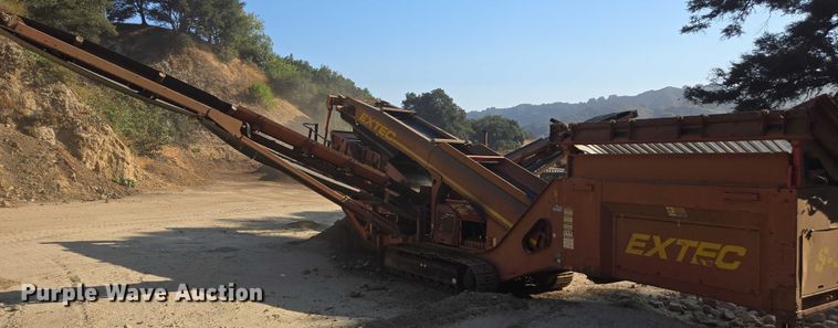 image for item FB9428 2006 Extec S3 74.9KW mobile screening plant