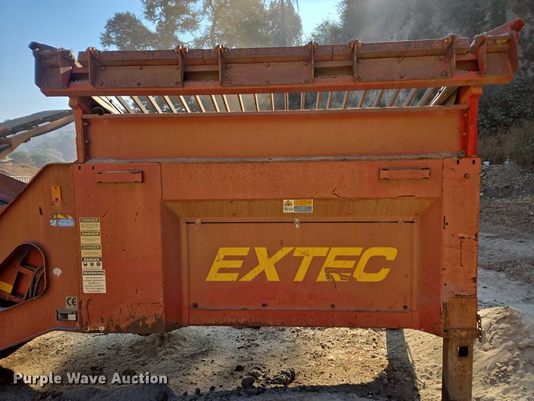 image for item FB9428 2006 Extec S3 74.9KW mobile screening plant