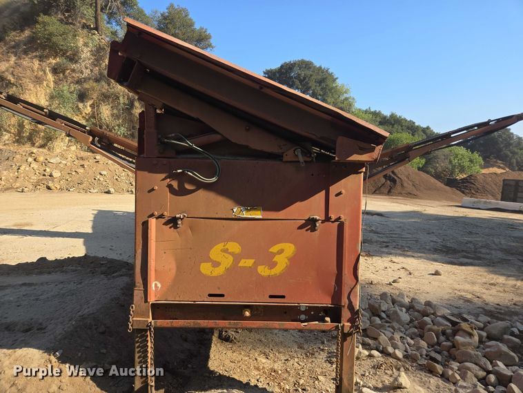 image for item FB9428 2006 Extec S3 74.9KW mobile screening plant