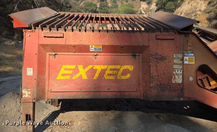 image for item FB9428 2006 Extec S3 74.9KW mobile screening plant