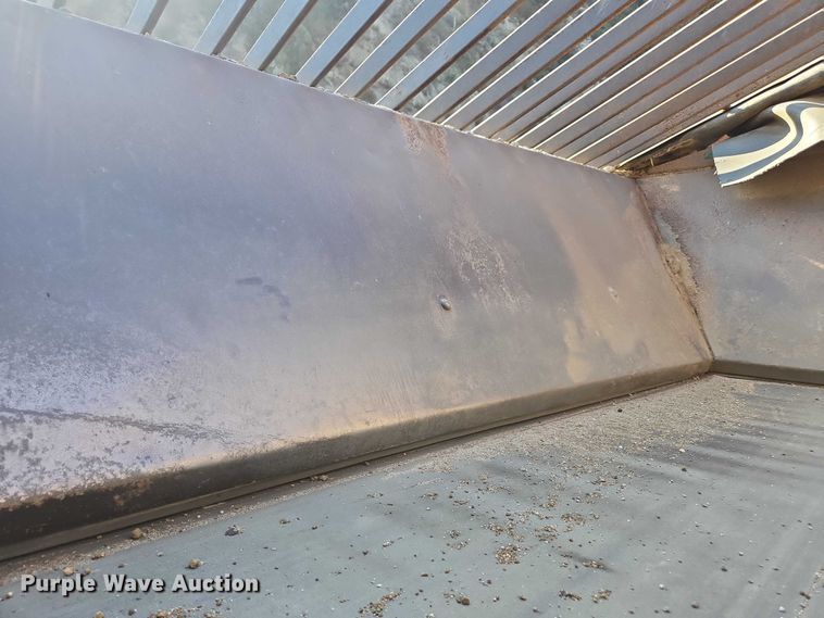 image for item FB9428 2006 Extec S3 74.9KW mobile screening plant