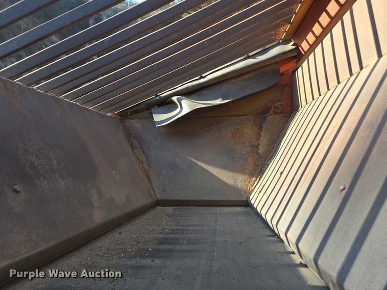 image for item FB9428 2006 Extec S3 74.9KW mobile screening plant