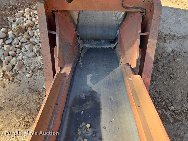 image for item FB9428 2006 Extec S3 74.9KW mobile screening plant