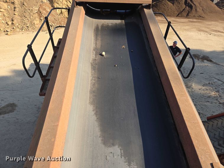 image for item FB9428 2006 Extec S3 74.9KW mobile screening plant