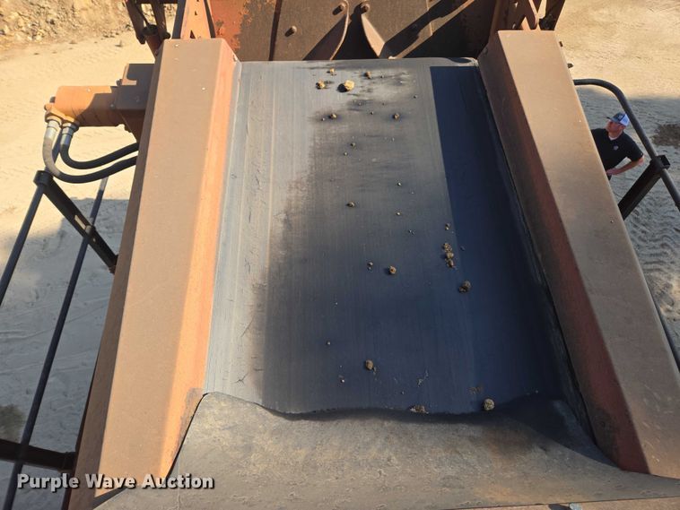 image for item FB9428 2006 Extec S3 74.9KW mobile screening plant