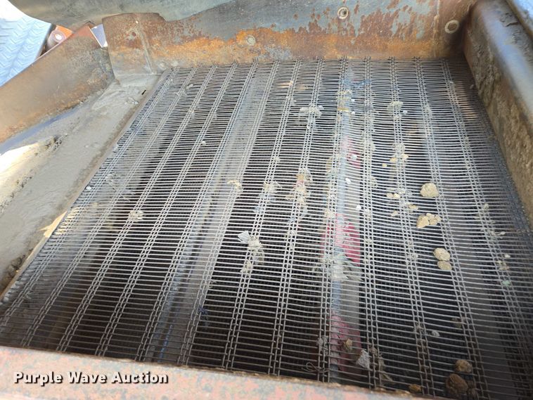 image for item FB9428 2006 Extec S3 74.9KW mobile screening plant