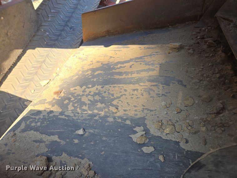 image for item FB9428 2006 Extec S3 74.9KW mobile screening plant