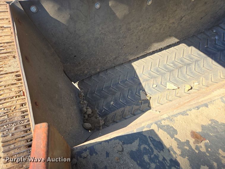 image for item FB9428 2006 Extec S3 74.9KW mobile screening plant