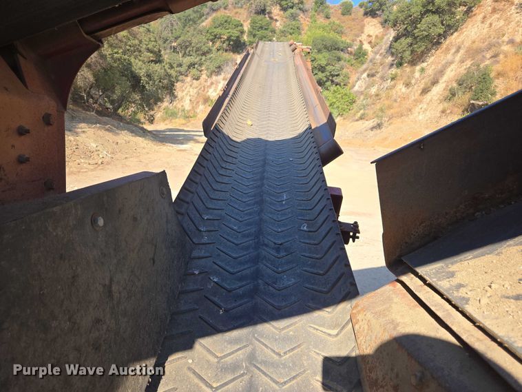 image for item FB9428 2006 Extec S3 74.9KW mobile screening plant