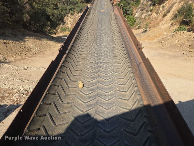 image for item FB9428 2006 Extec S3 74.9KW mobile screening plant