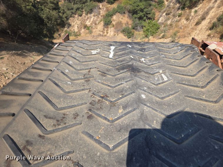 image for item FB9428 2006 Extec S3 74.9KW mobile screening plant