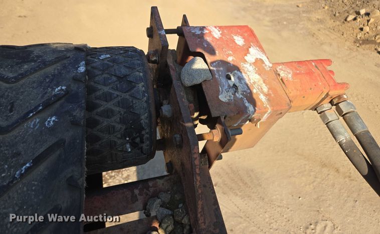 image for item FB9428 2006 Extec S3 74.9KW mobile screening plant