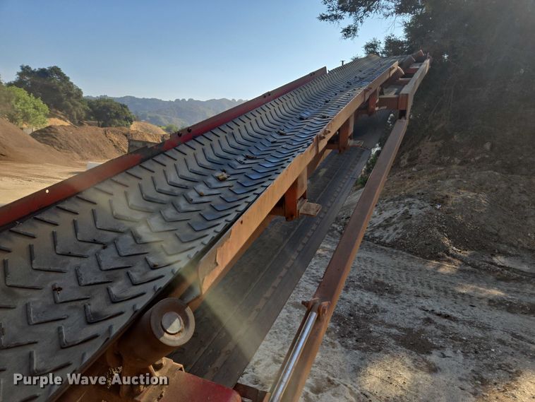 image for item FB9428 2006 Extec S3 74.9KW mobile screening plant