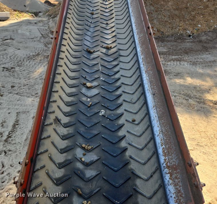 image for item FB9428 2006 Extec S3 74.9KW mobile screening plant