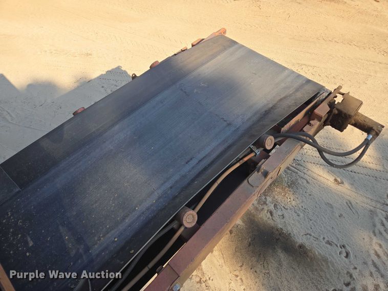 image for item FB9428 2006 Extec S3 74.9KW mobile screening plant