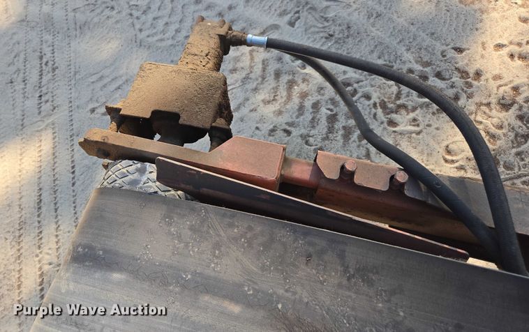 image for item FB9428 2006 Extec S3 74.9KW mobile screening plant