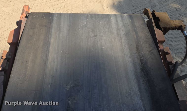 image for item FB9428 2006 Extec S3 74.9KW mobile screening plant