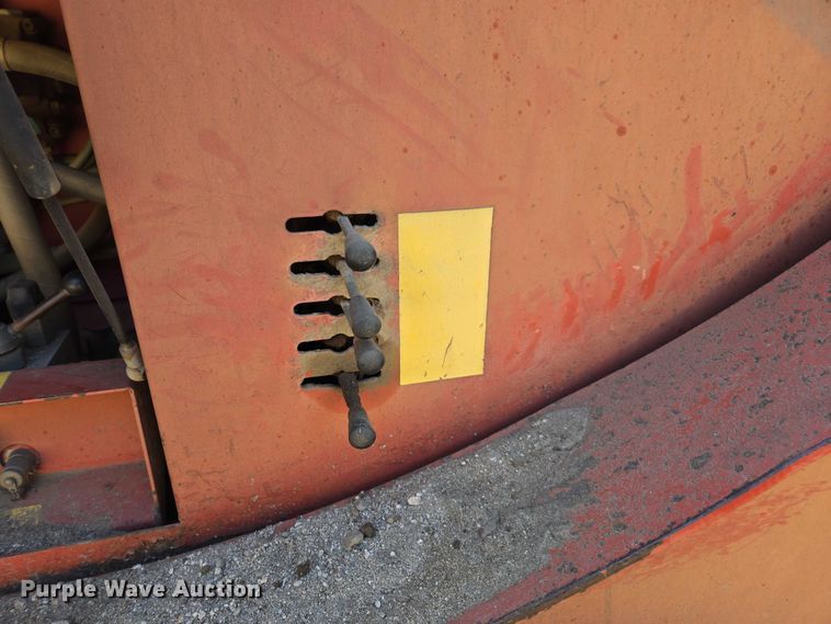 image for item FB9428 2006 Extec S3 74.9KW mobile screening plant