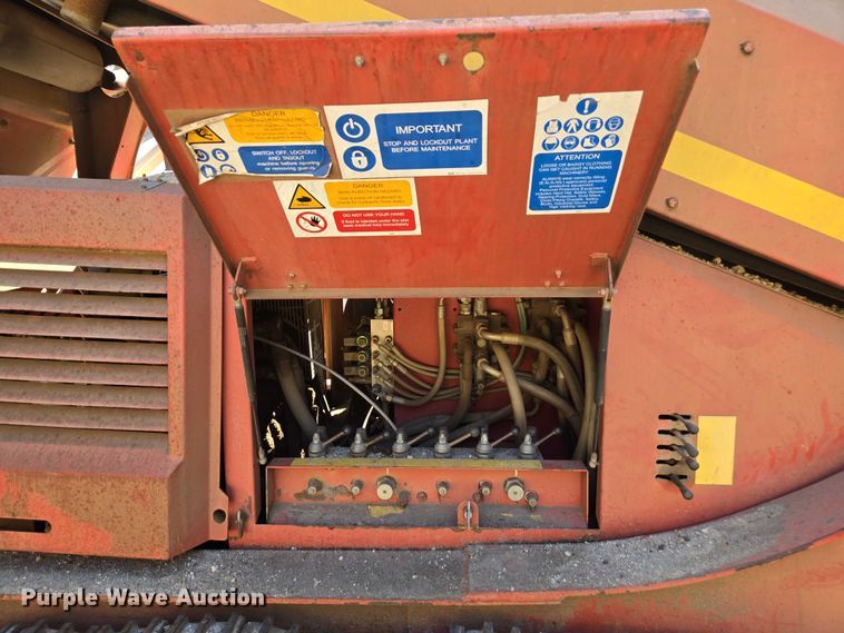 image for item FB9428 2006 Extec S3 74.9KW mobile screening plant