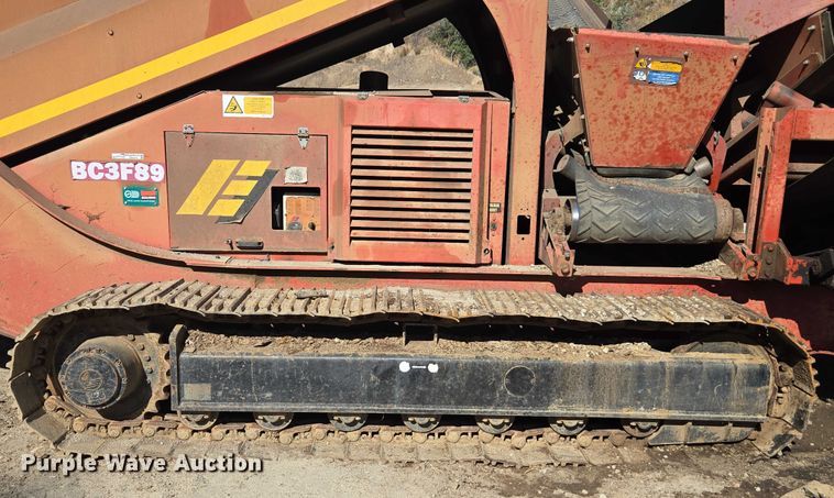 image for item FB9428 2006 Extec S3 74.9KW mobile screening plant