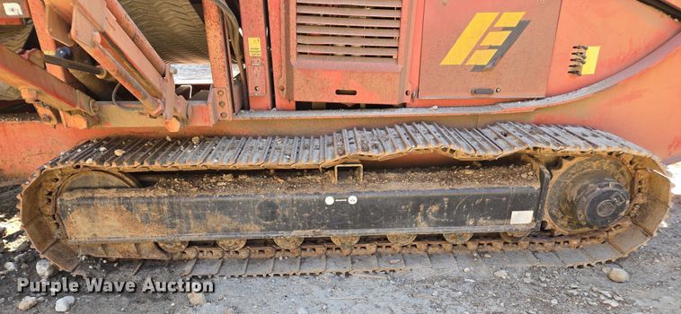 image for item FB9428 2006 Extec S3 74.9KW mobile screening plant