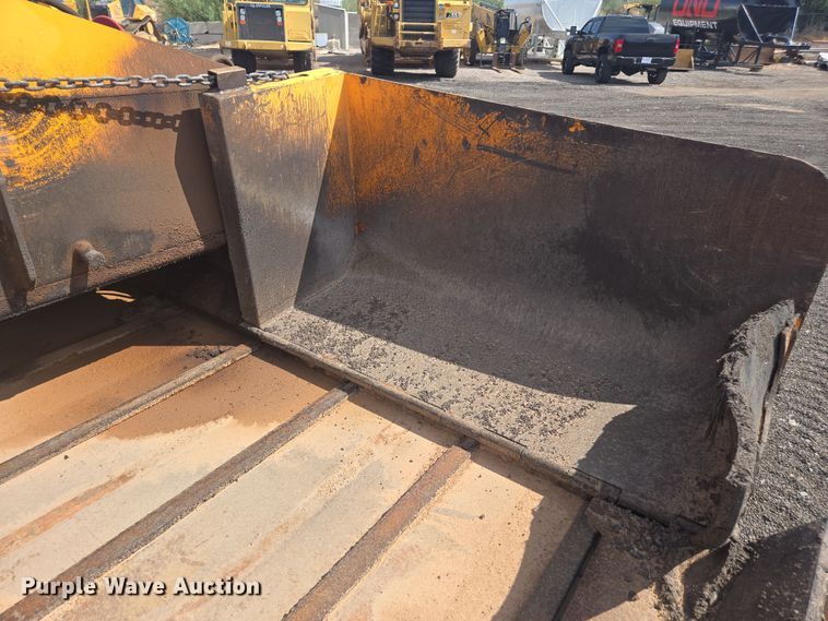 image for item FB9436 2015 Lee-Boy 8510C paver