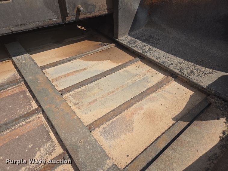 image for item FB9436 2015 Lee-Boy 8510C paver