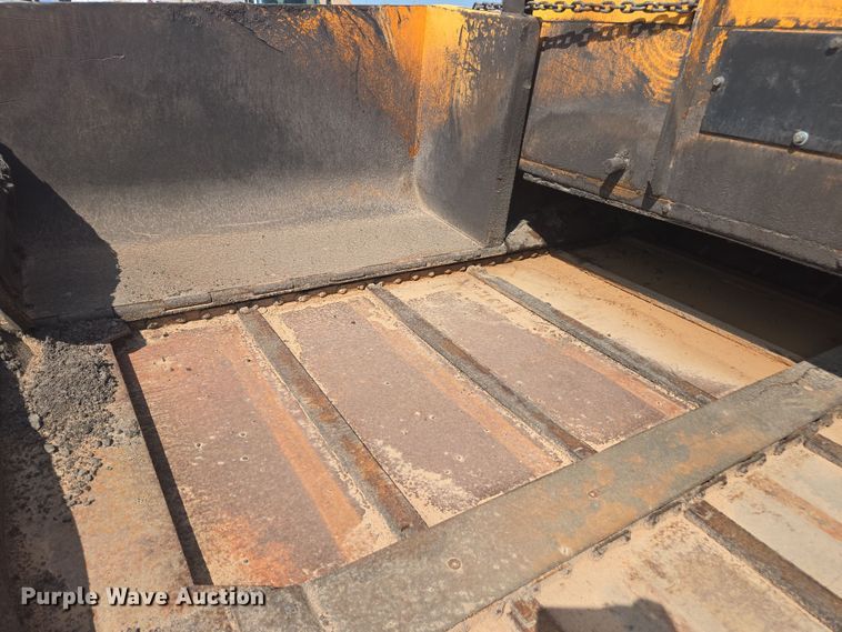 image for item FB9436 2015 Lee-Boy 8510C paver