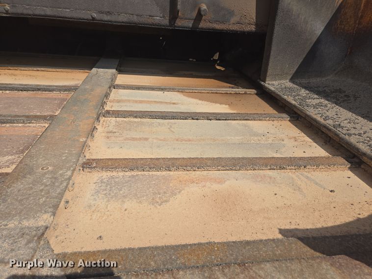 image for item FB9436 2015 Lee-Boy 8510C paver