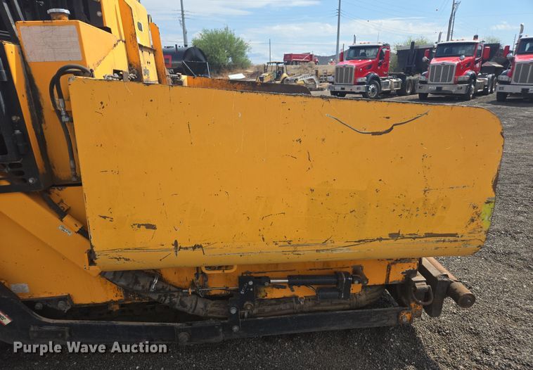 image for item FB9436 2015 Lee-Boy 8510C paver