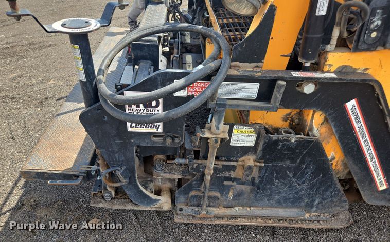 image for item FB9436 2015 Lee-Boy 8510C paver