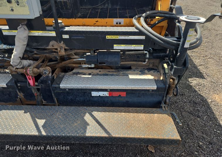 image for item FB9436 2015 Lee-Boy 8510C paver