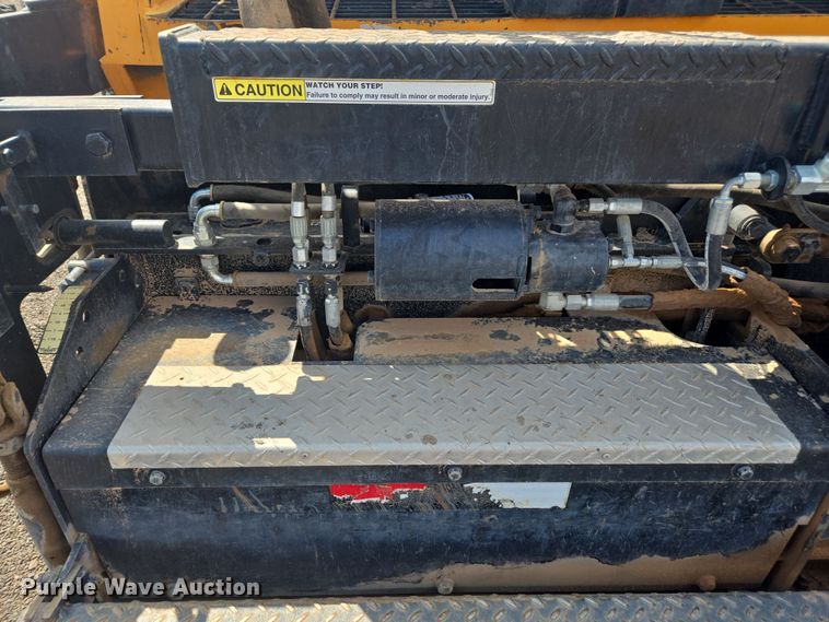 image for item FB9436 2015 Lee-Boy 8510C paver